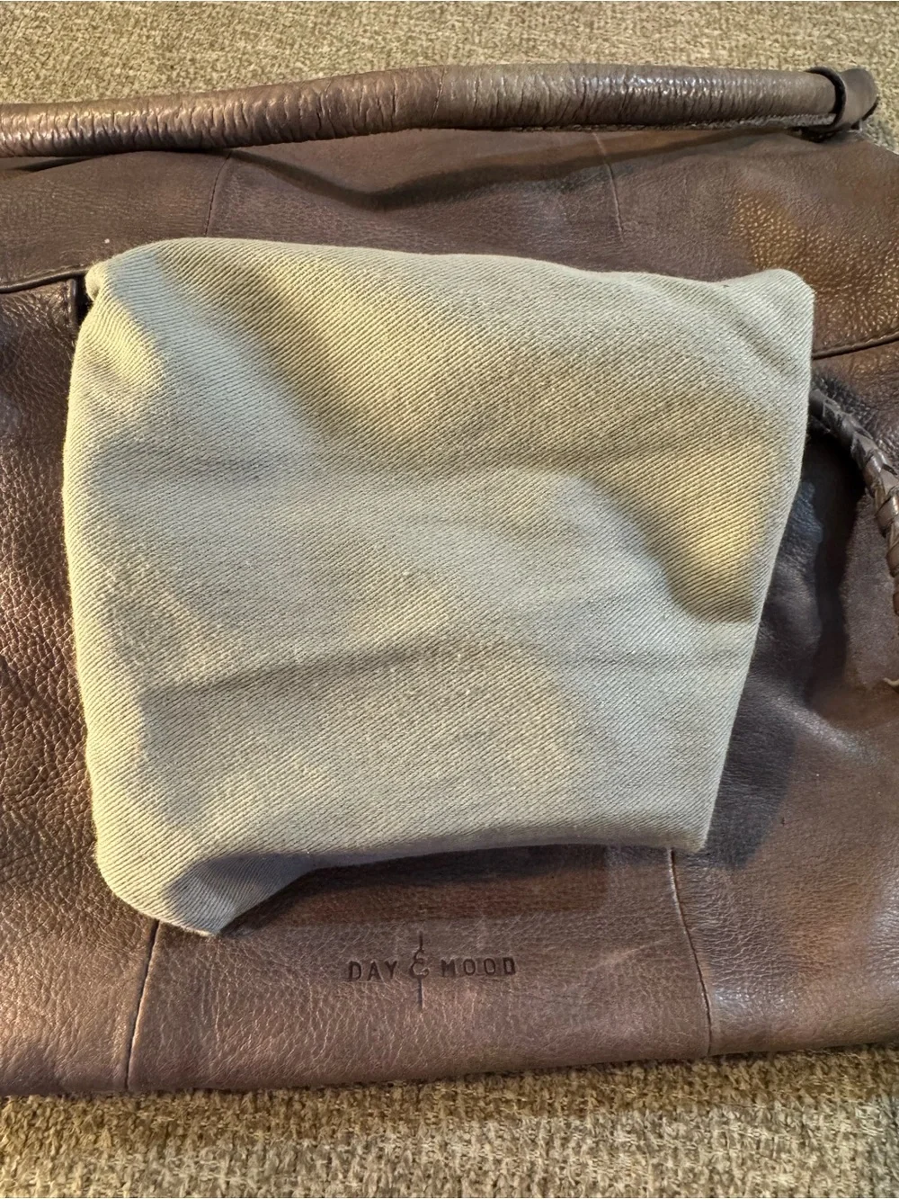 Day & Mood hobo bag crafted washed distressed leather taupe/grey shade - Picture 15 of 15